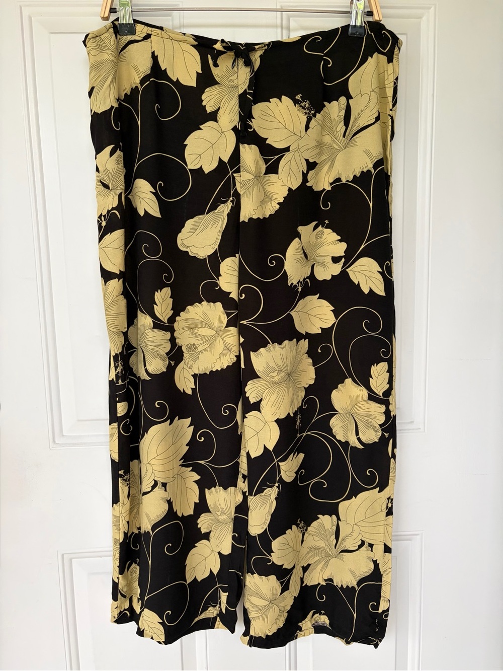 •Tommy Bahama• Black & Tan Tropical Floral Wide Leg Pants - Size 12